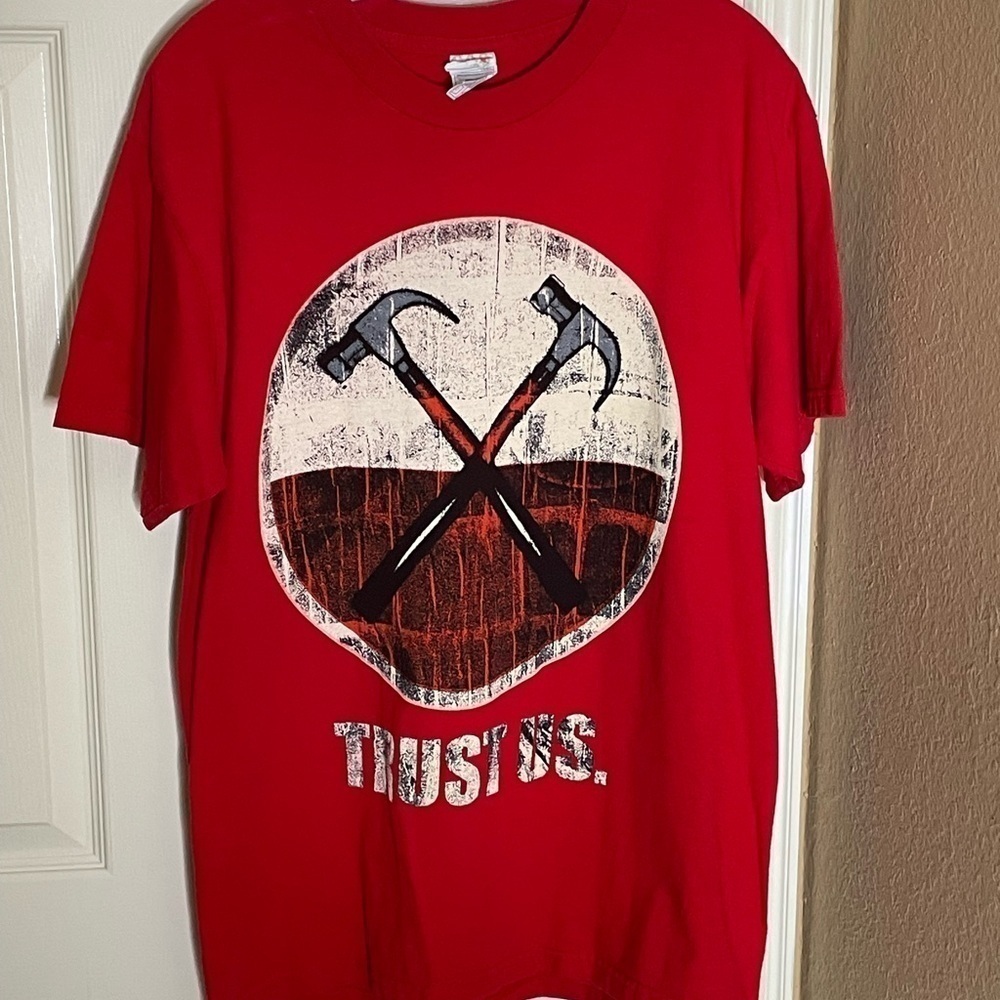 Roger Waters The Wall Live Tour 2010 "Trust Us" T-Shirt Red • Large - Picture 8 of 12